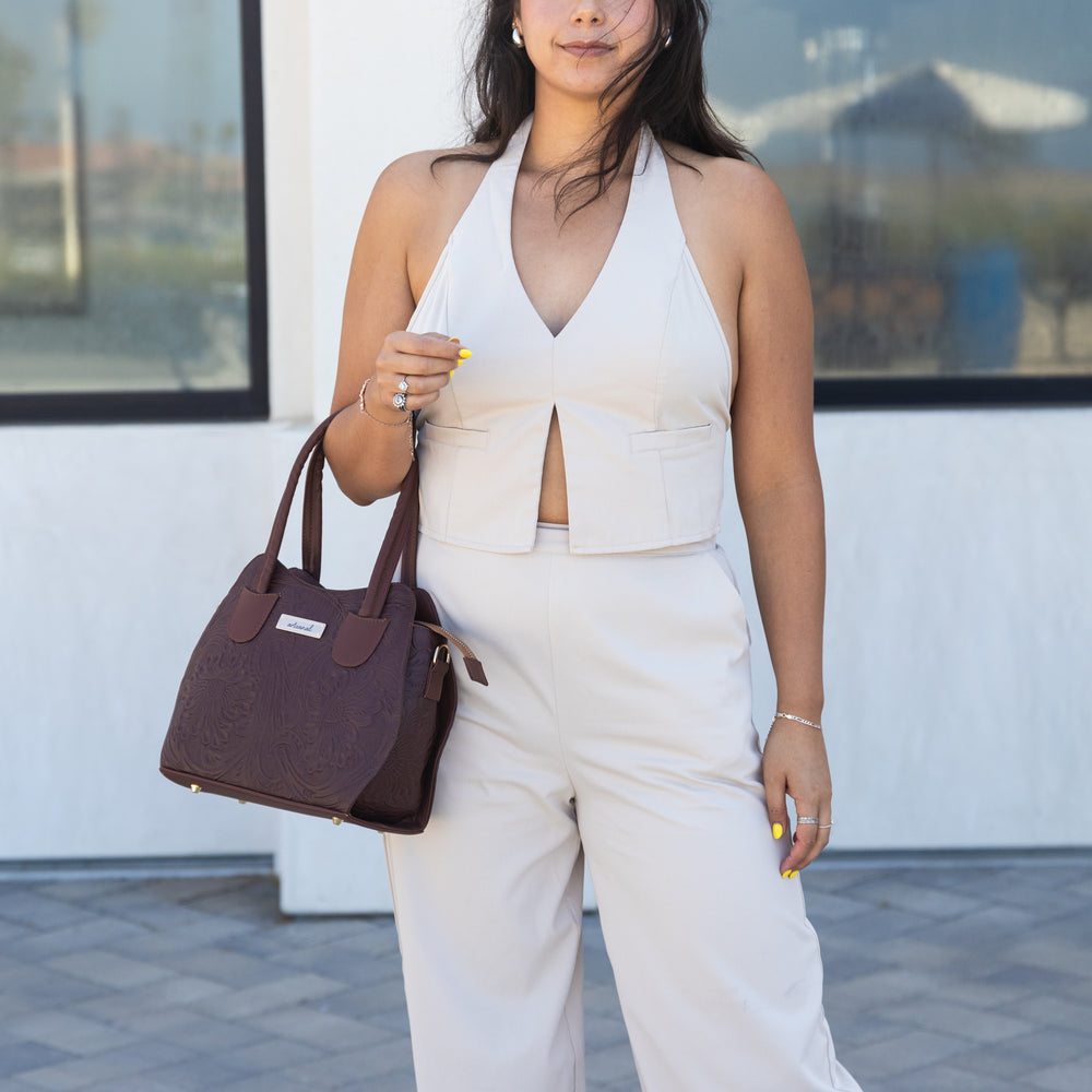 
                  
                    Dark Brown with Cincelado
                  
                