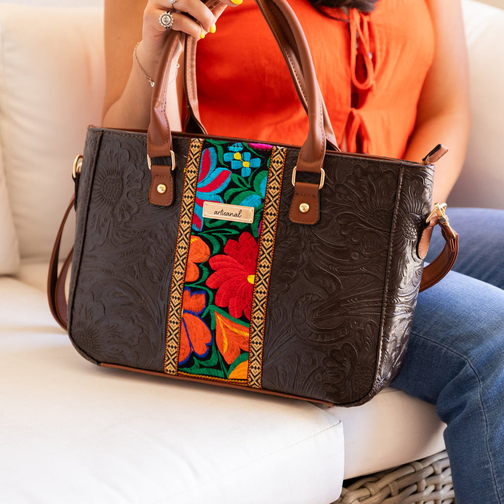 
                  
                    Dark Brown with Cincelado and Embroidery
                  
                