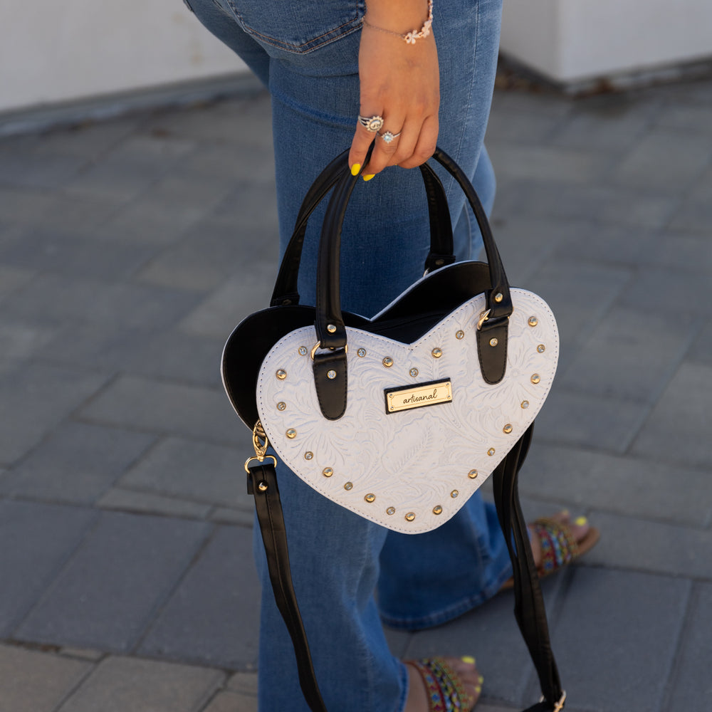 
                  
                    White Heart with Cincelado
                  
                